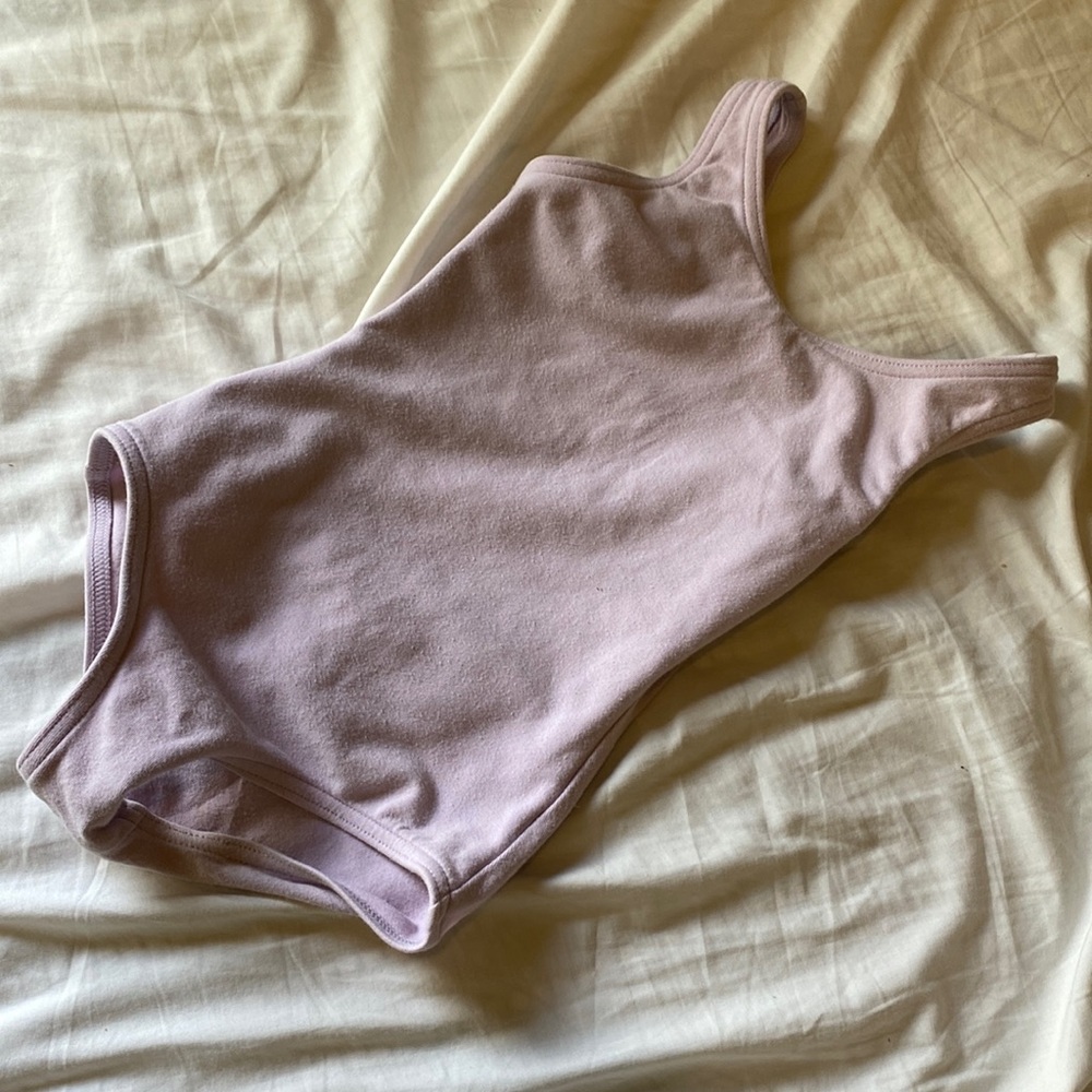 Girls capezio sz S lavender leotard. GUC